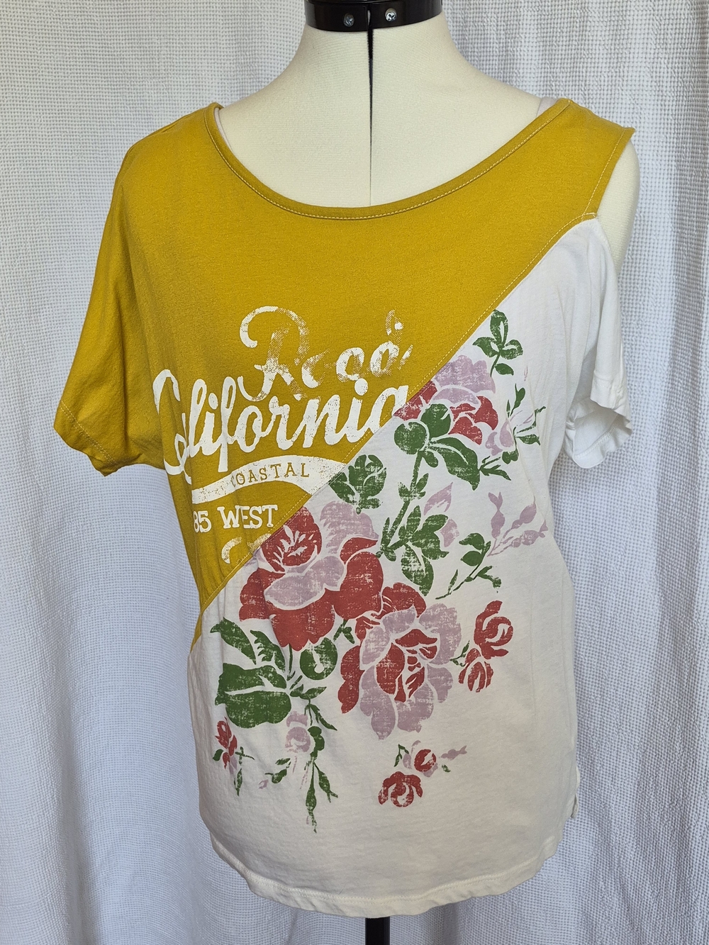 Pilcro Mustard and White Diagonal Floral Graphic Short Sleeve Tee